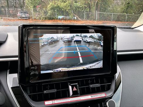 Used 2025 Toyota Corolla LE image 24