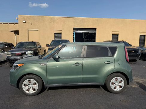 Used 2014 Kia Soul FWD image 2