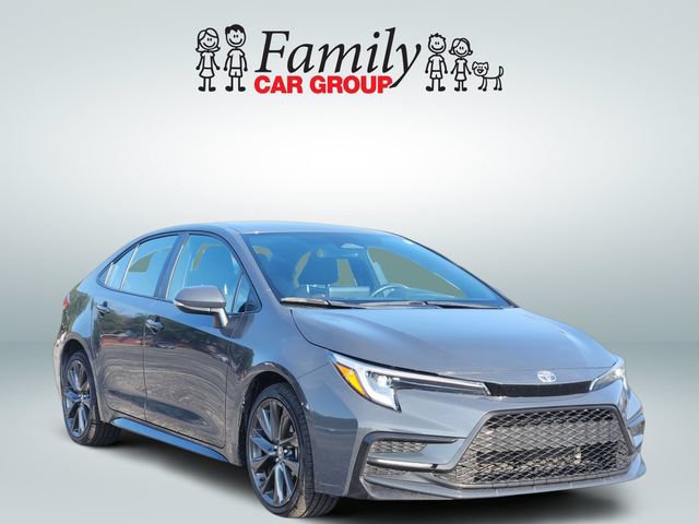 Used 2025 Toyota Corolla SE FWD image 2