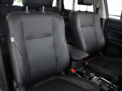 Used 2017 Mitsubishi Outlander SE AWD/4WD image 49