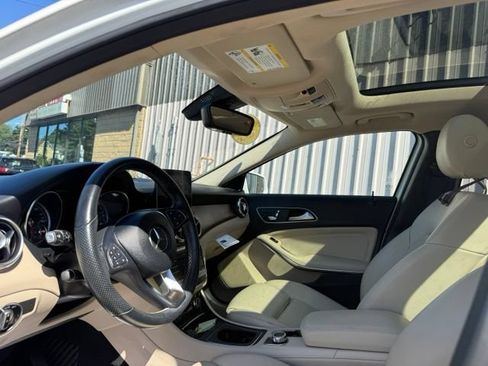 Used 2020 Mercedes-Benz GLA 250 4MATIC w/ Premium Package image 16