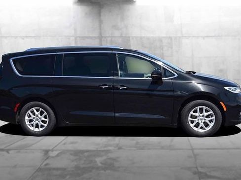 Used 2021 Chrysler Pacifica Touring-L FWD image 5