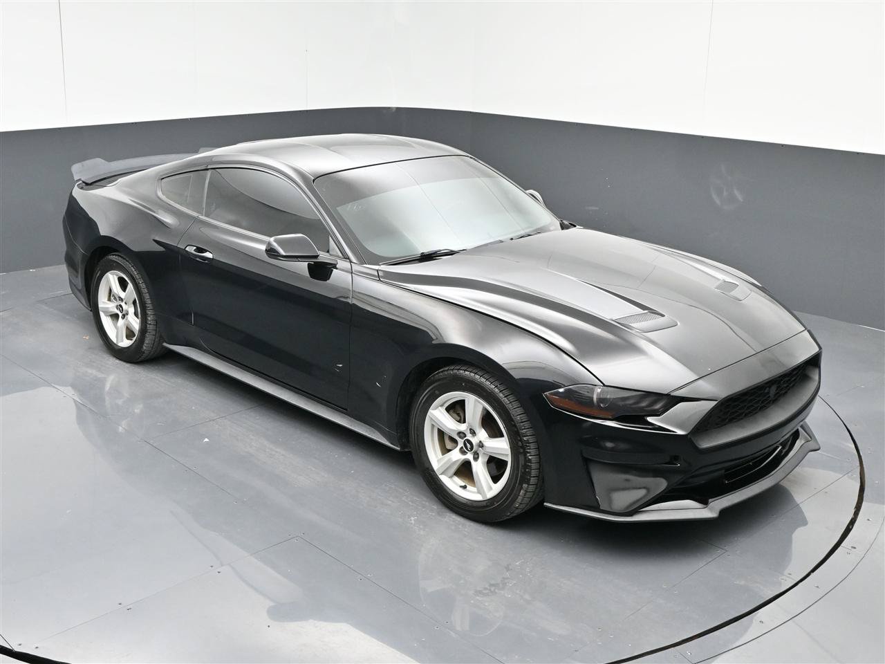 Used 2018 Ford Mustang Coupe RWD image 21