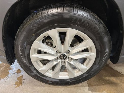 Used 2022 Toyota Corolla Cross LE image 37