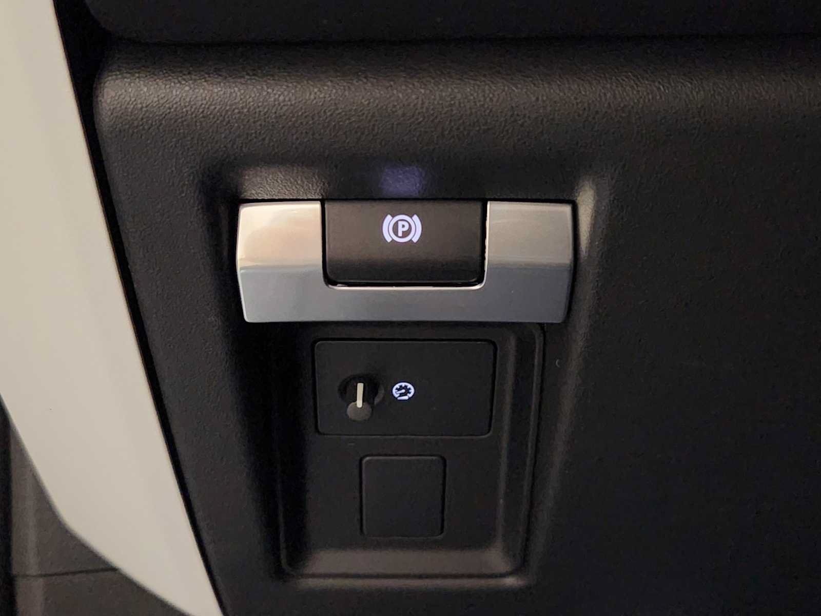 New 2026 Land Rover Defender 130 S AWD/4WD image 20