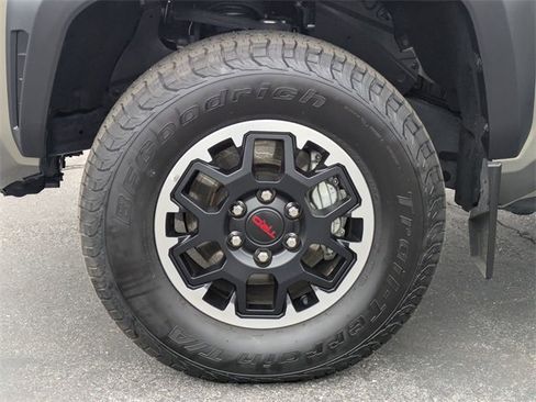 Used 2024 Toyota Tacoma TRD Off-Road image 24