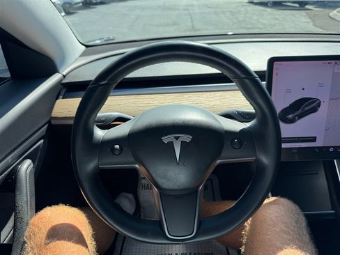 Used 2018 Tesla Model 3 RWD image 9