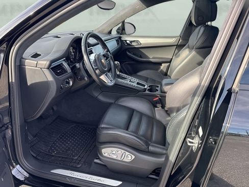 Used 2017 Porsche Macan Turbo image 9