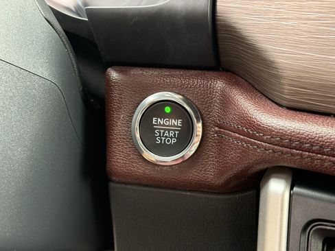 Used 2024 Ford Expedition Limited image 24