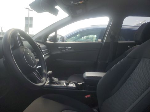 Used 2025 Kia Sportage LX AWD/4WD image 8