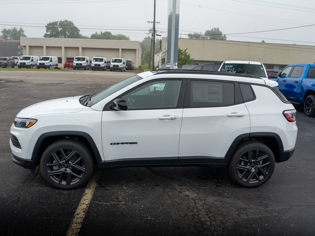 New 2026 Jeep Compass Latitude w/ Sun and Sound Group AWD/4WD image 5