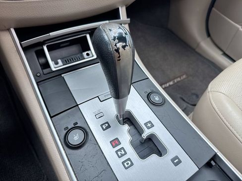 Used 2010 Hyundai Veracruz Limited w/ Rear Seat Entertainment Pkg 4 FWD image 16