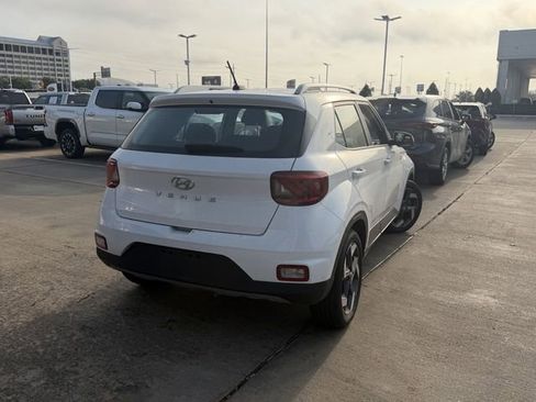 Used 2025 Hyundai Venue SEL FWD image 5
