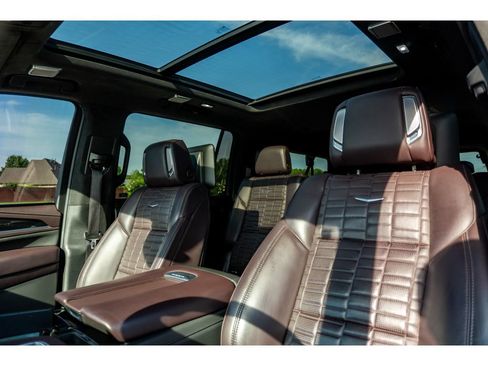 Used 2022 Cadillac Escalade ESV Sport Platinum RWD image 12