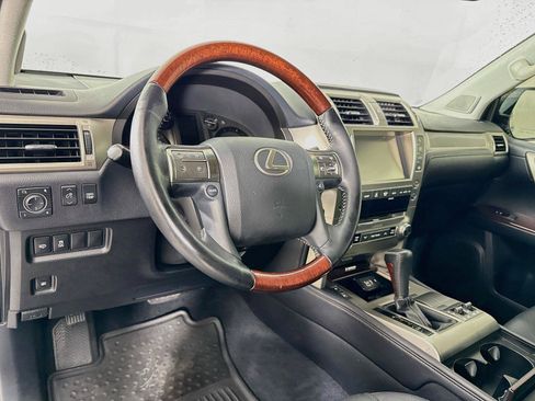 Used 2017 Lexus GX 460 Premium w/ Premium Package AWD/4WD image 4
