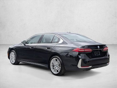 Used 2025 BMW 530i xDrive AWD/4WD image 8