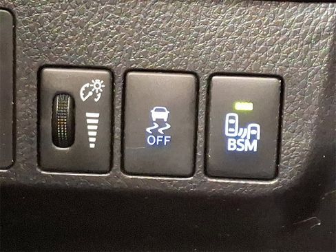 Used 2015 Toyota RAV4 Limited image 24