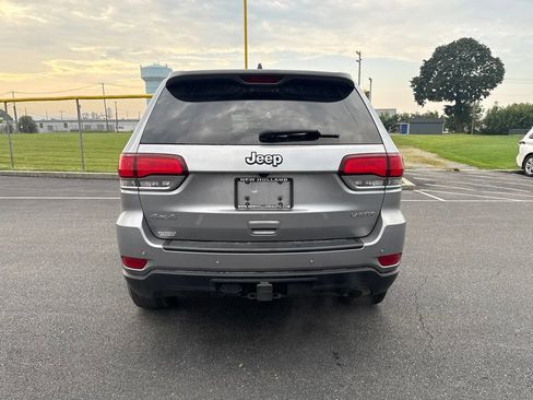 Used 2021 Jeep Grand Cherokee Laredo w/ Security & Convenience Group AWD/4WD image 5