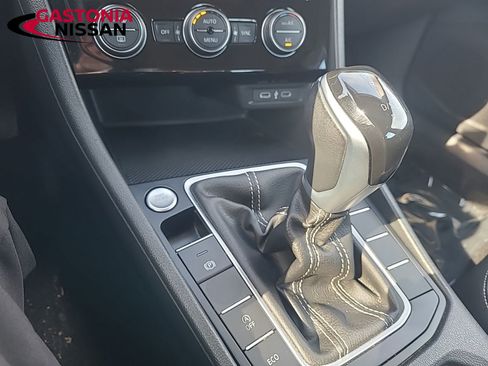 Used 2024 Volkswagen Jetta SE image 41