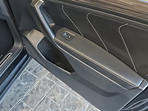 Used 2024 Volkswagen Tiguan SEL R-Line image 11