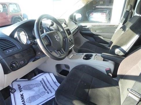 Used 2013 Dodge Grand Caravan SXT FWD image 14