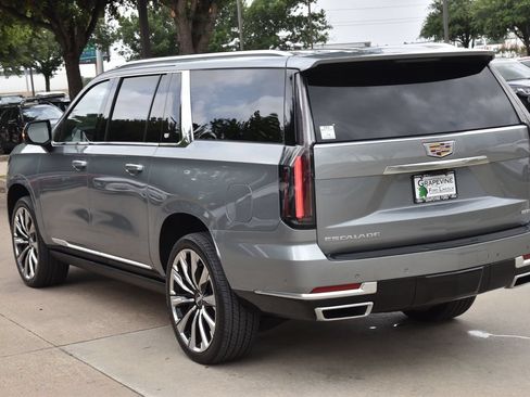 Used 2025 Cadillac Escalade ESV Premium Luxury Platinum AWD/4WD image 10