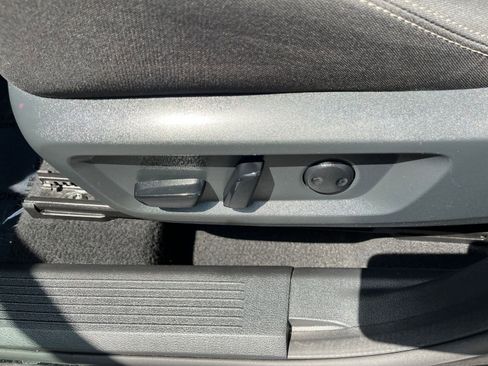 Used 2025 Nissan Rogue SV FWD image 22