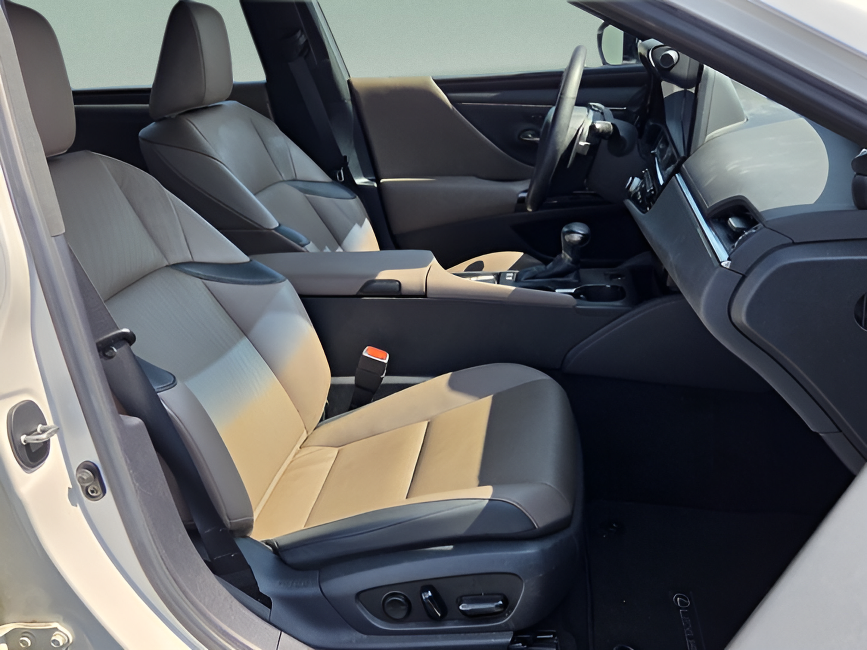 Certified 2023 Lexus ES 300h w/ Premium Package FWD image 14