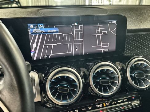 Used 2024 Mercedes-Benz GLB 250 4MATIC image 21