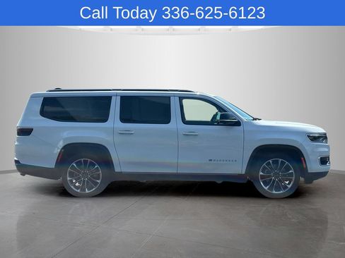 Used 2025 Jeep Wagoneer L Series III w/ Premium Group I AWD/4WD image 4