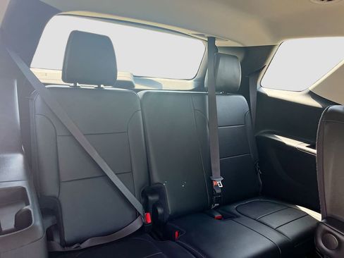 Used 2021 Chevrolet Traverse LT w/ LT Premium Package image 28