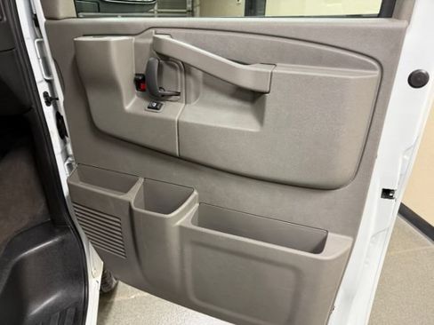 Used 2024 Chevrolet Express 3500 LT w/ LT Preferred Equipment Group RWD image 29
