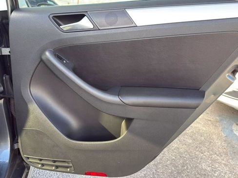 Used 2011 Volkswagen Jetta TDI image 18