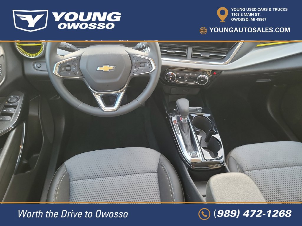 Used 2025 Chevrolet Trax LT w/ Driver Confidence Package FWD image 25