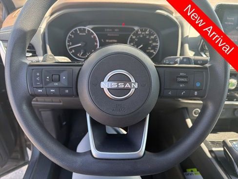Used 2023 Nissan Rogue SV image 11