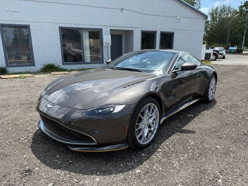 Used 2021 Aston Martin V8 Vantage Coupe image 2