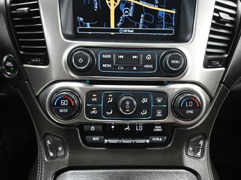 Used 2019 Chevrolet Suburban Premier w/ Premier Plus Edition AWD/4WD image 21