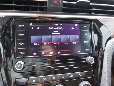 Used 2022 Volkswagen Passat 2.0T image 17