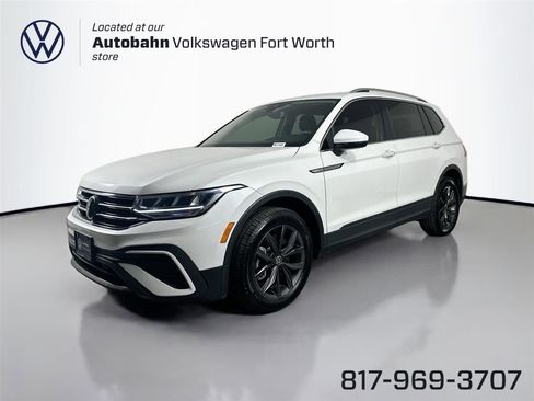 Certified 2023 Volkswagen Tiguan SE image 1