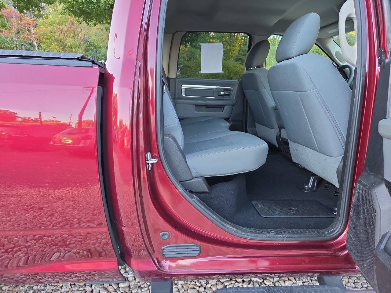 Used 2019 RAM 1500 Classic SLT AWD/4WD image 29