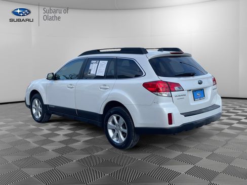 Used 2014 Subaru Outback 2.5i Premium w/ Moonroof Package & Eyesight image 9