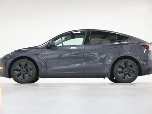 Used 2025 Tesla Model Y Long Range AWD/4WD image 8