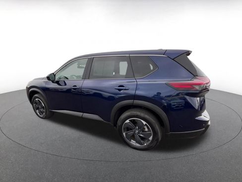 Used 2025 Nissan Rogue SV AWD/4WD image 10