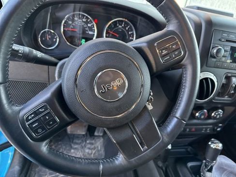 Used 2017 Jeep Wrangler Unlimited Sahara w/ Connectivity Group AWD/4WD image 15