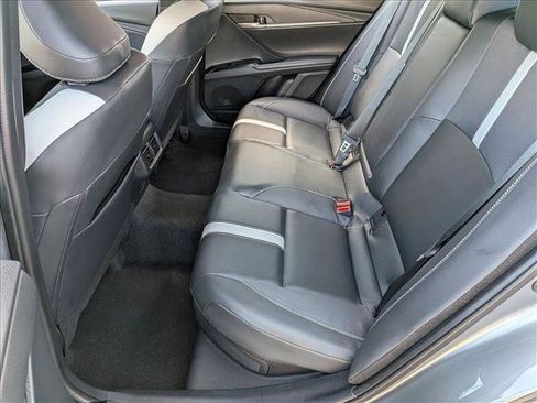 Used 2025 Toyota Camry SE image 18
