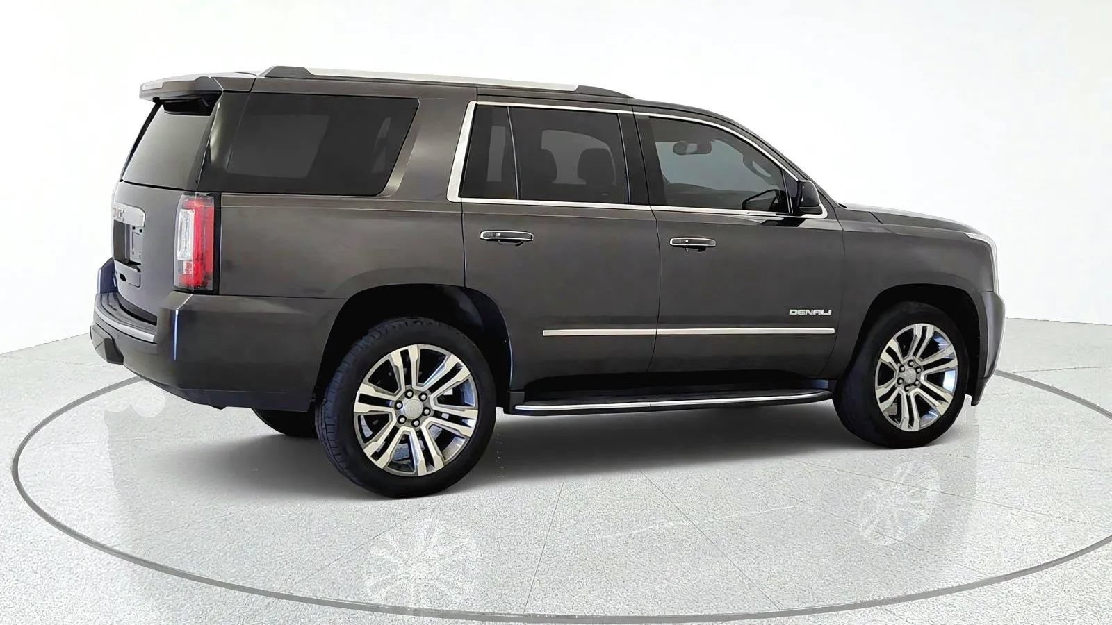 Used 2018 GMC Yukon Denali AWD/4WD image 9