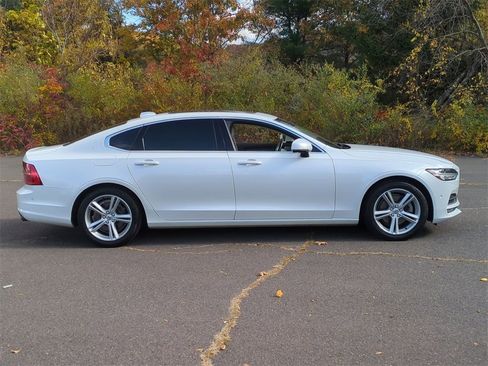 Used 2018 Volvo S90 T5 Momentum w/ Convenience Package image 3