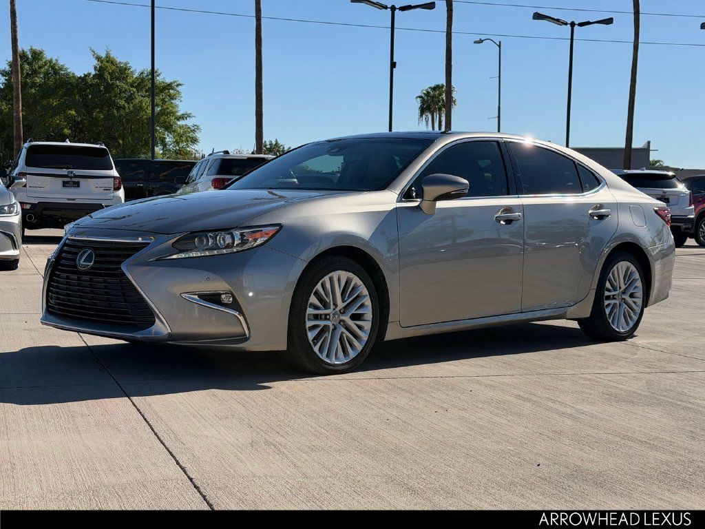 Used 2017 Lexus ES 350 w/ Ultra Luxury Package FWD image 2