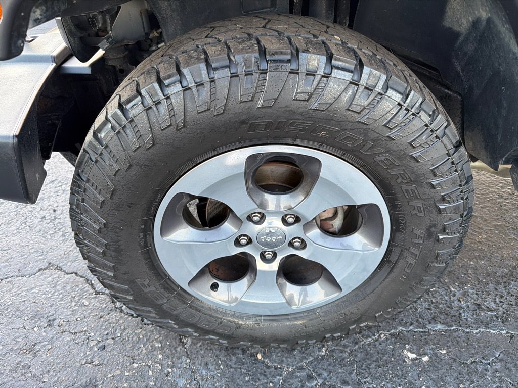 Used 2018 Jeep Wrangler Unlimited Sahara AWD/4WD image 29