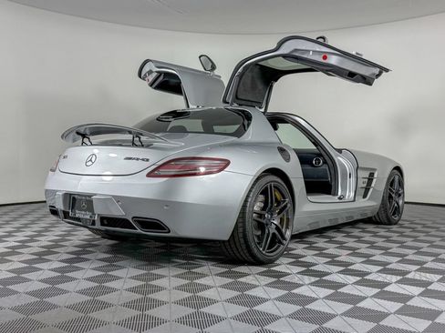 Used 2011 Mercedes-Benz SLS AMG Coupe image 15